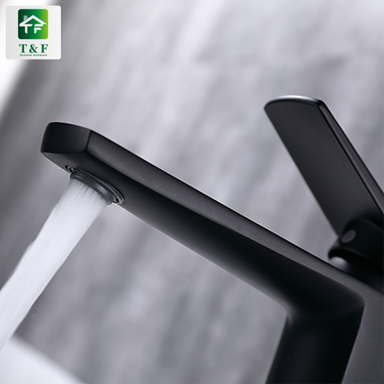 High Quality Single Hole Bathroom Toilet Faucet Tap Matte Black Health Faucet With Bathroom Faucet Accessories