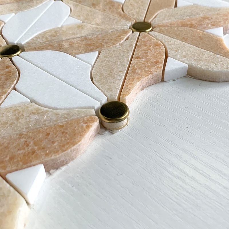 Waterjet Flower Pattern Marble Mosaic Brass Inlay Tile Mosaic Tile for Kitchen Backsplash and Bathroom Wall Tile