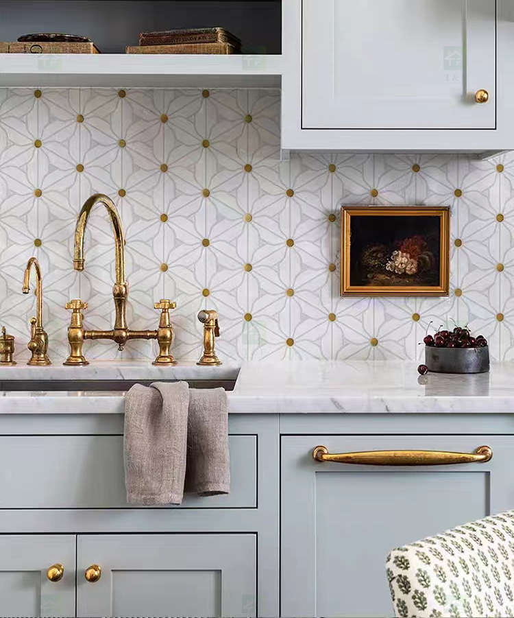 Waterjet Flower Pattern Marble Mosaic Brass Inlay Tile Mosaic Tile for Kitchen Backsplash and Bathroom Wall Tile