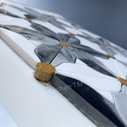 Waterjet Flower Pattern Marble Mosaic Brass Inlay Tile Mosaic Tile for Kitchen Backsplash and Bathroom Wall Tile