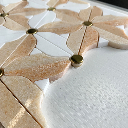 Waterjet Flower Pattern Marble Mosaic Brass Inlay Tile Mosaic Tile for Kitchen Backsplash and Bathroom Wall Tile