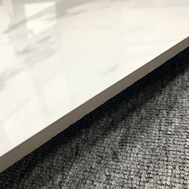 China 600x600mm Glossy White Marble Porcelain Floor Tiles Polished Glazed Finish for Bathroom and Interior Wall
