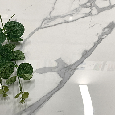 China 600x600mm Glossy White Marble Porcelain Floor Tiles Polished Glazed Finish for Bathroom and Interior Wall