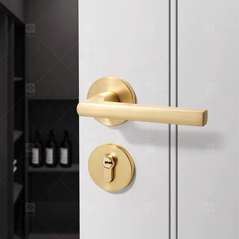 Luxury Gold Magnetic Silent Wooden Door Handle with Split Bedroom Lock Modern Design for Indoor Household for Villas