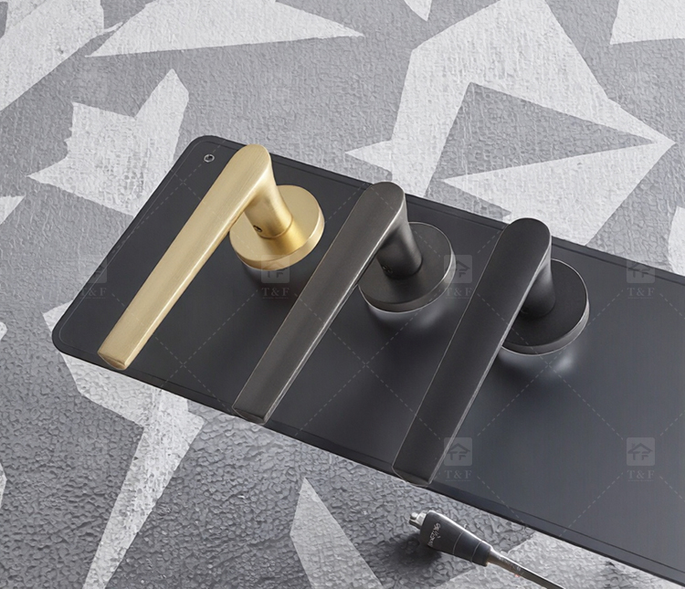 Luxury Gold Magnetic Silent Wooden Door Handle with Split Bedroom Lock Modern Design for Indoor Household for Villas