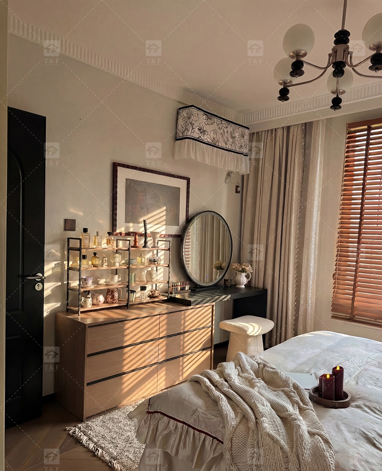 Luxury Black Solid Wood Vanity Table with LED Light Makeup Mirror 7 Drawers Durable Furniture for Bedroom Living Room Hotel Use