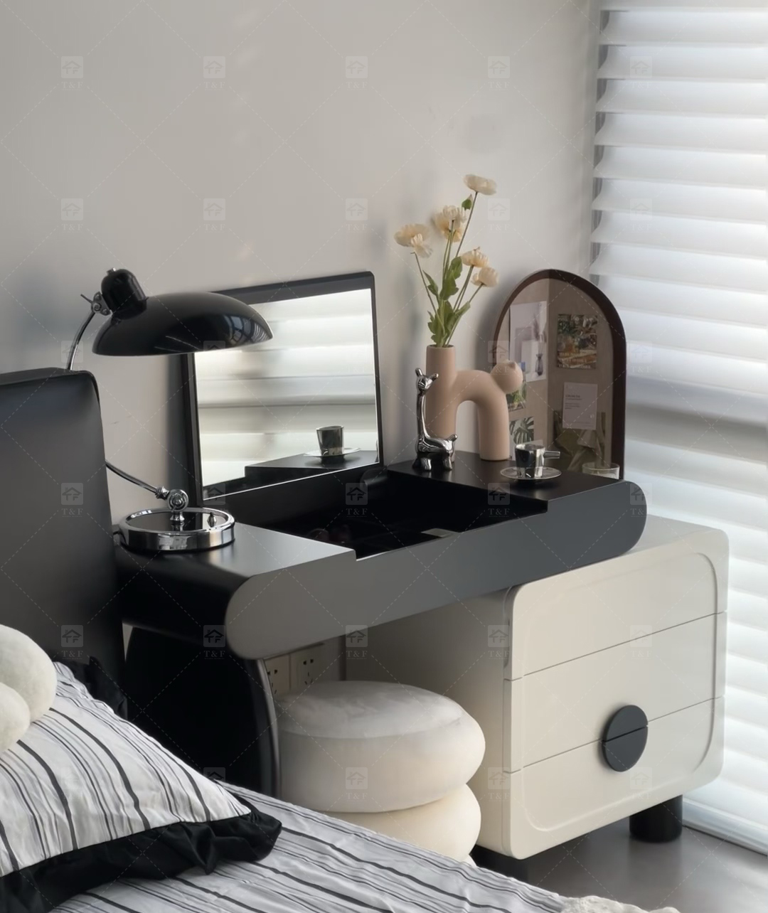 Modern Lighted Flip Top Vanity Mirror Cabinet Multi-functional Desktop Storage Box for Jewelry Cosmetics Bedroom Bathroom Use